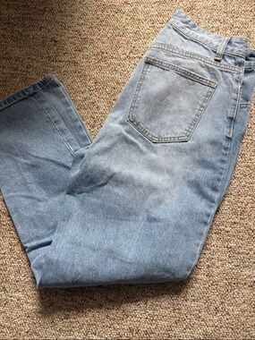 Straight Light Blue Denim Jeans - Classic Everyday Style